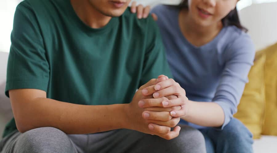 A couple discussing their role as an executor while settling a loved one’s estate.